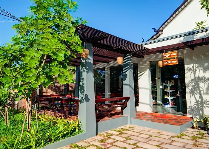 ホテル Adventure Siemreap シェムリアップ